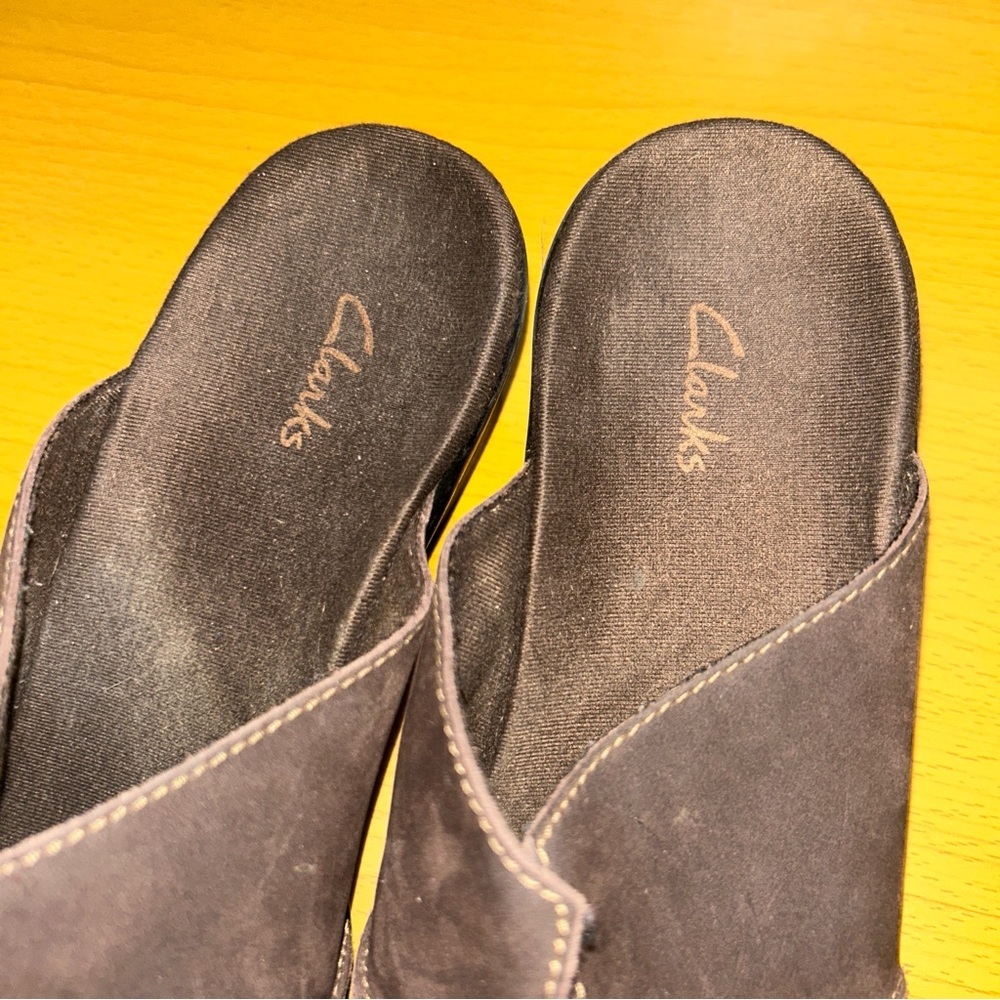 Clarks Men's Dark Brown Slip-On Loafers - Picture 7 of 7